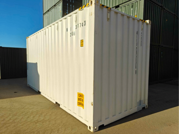 Nuevo contenedor 20′ - 6 metros - MIIU2351743 TALLIN blanco