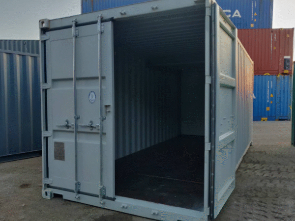 Nuevo contenedor 20′ (6 metros) | 20’DD Con puertas adicionales | MCKU2004798 – TALLINN (con puerta elevable) Gris claro