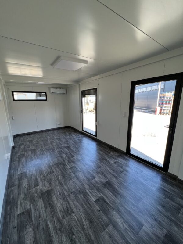 Contenedor oficina habitable de 8m x 3m