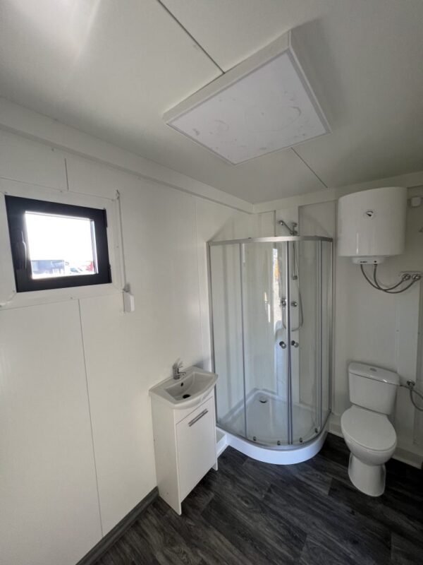 Contenedor oficina habitable de 8m x 3m