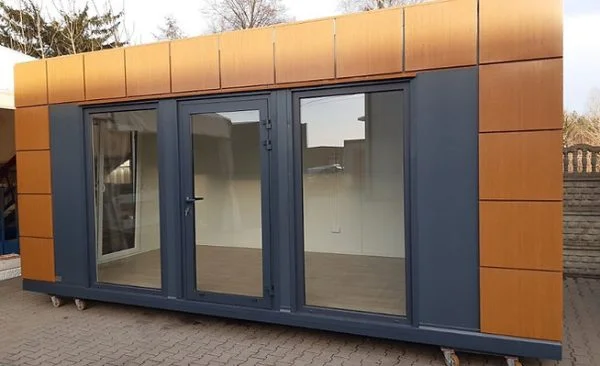 37e3c5_5f3d1369dea843efb555910c6276a65cmv2-600x366-1 Oficina con contenedor de 18 m2 y baño